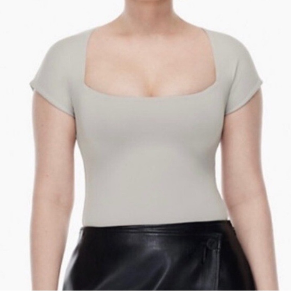 Aritzia Babaton Contour Bodysuit Women’s Large Baby Blue Squareneck Short Sleeve